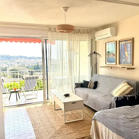 With Pool And Balcony In Sainte-Maxime