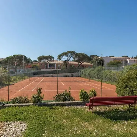 With Pool And Balcony In Appartamento Sainte-Maxime